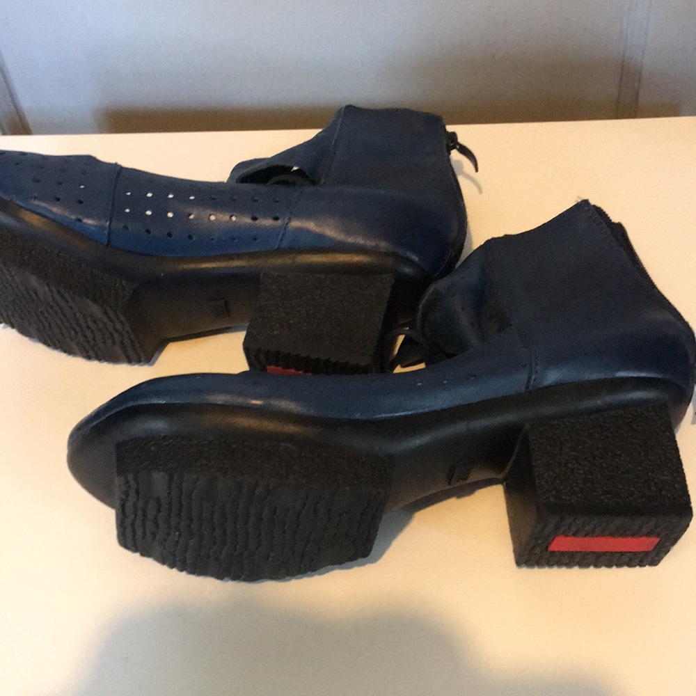 Way Cool & Unique Never Worn Blue Leather Shoes - Picture 5 of 5